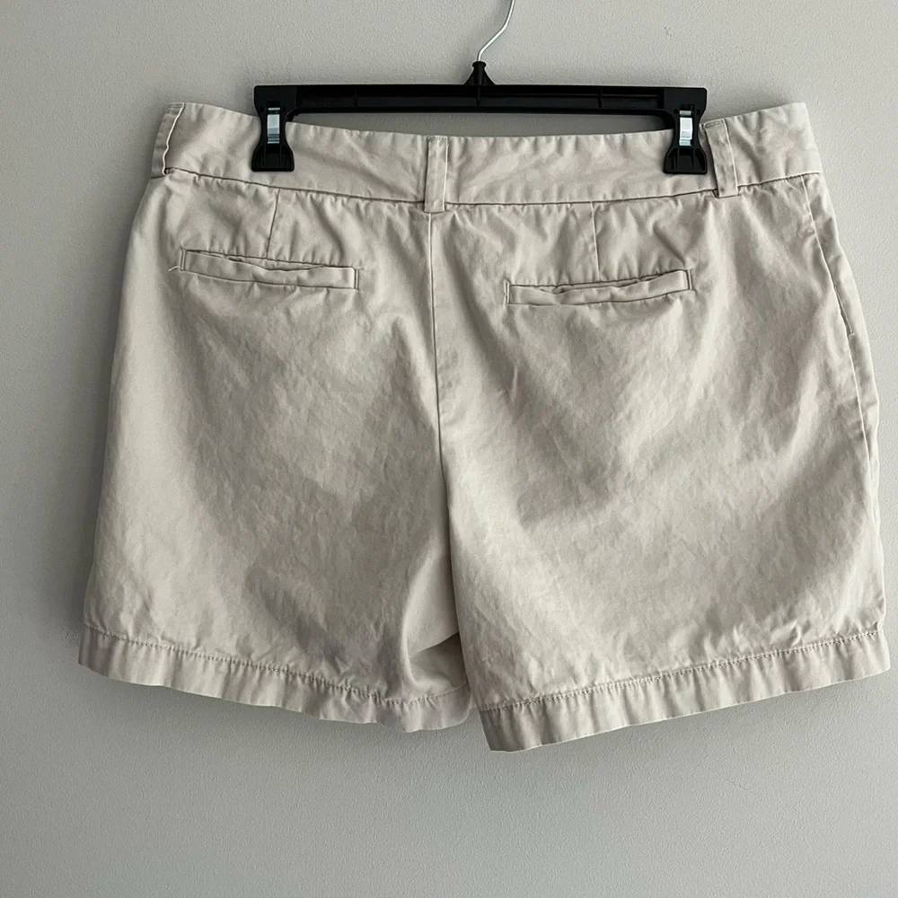 Ann Taylor LOFT Cream Women's Bermudas size 10